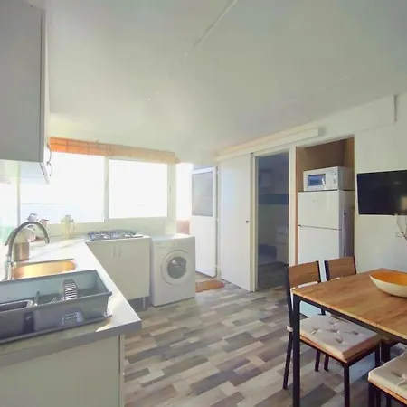 Eolo Oceanfront דירה
